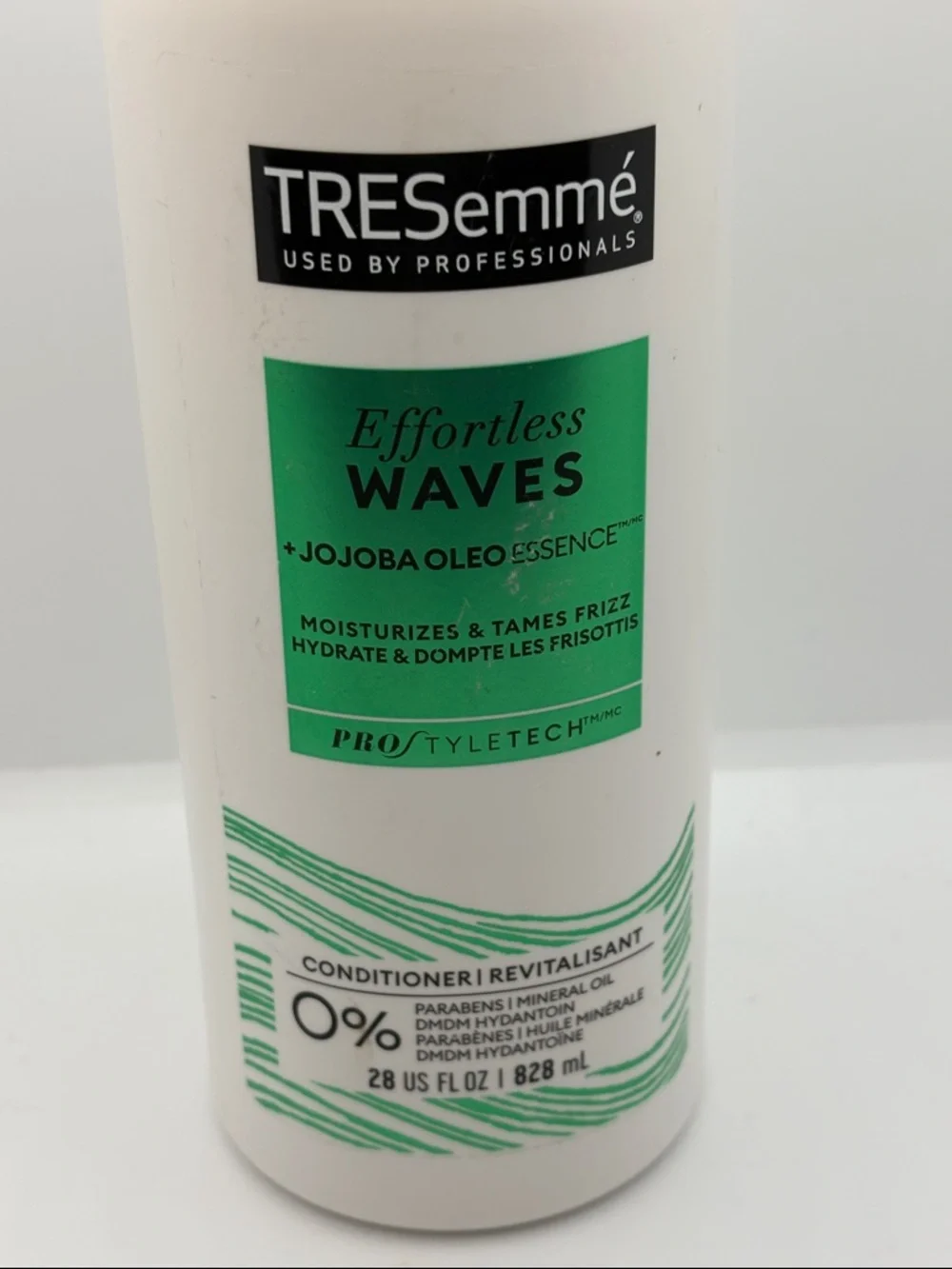 Tresemme Effortless Waves Conditioner Jojoba Oloe Essence 28 US FL oz new